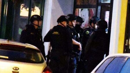 Man arrested in Mayo after barricading himself into supermarket armed with knife