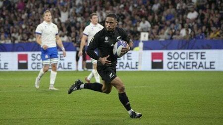 New Zealand close on World Cup quarter-final spot with 14-try mauling of Italy