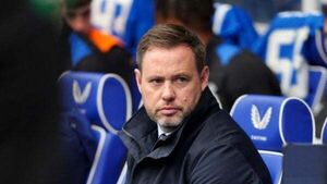 Pressure mounts on Michael Beale as Rangers beaten at home by Aberdeen Pressure mounts on Michael Beale as Rangers beaten at home by Aberdeen