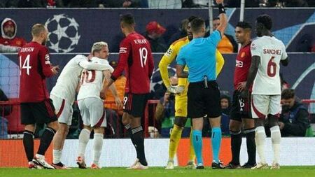 Man Utd’s poor form continues with damaging loss to Galatasaray