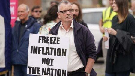 Protesters march through Dublin city centre over cost of living