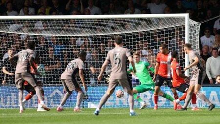 Micky van de Ven scores as 10-man Tottenham go top with win over Luton