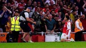 Gabriel Martinelli snatches last-gasp victory for Arsenal against Man City Gabriel Martinelli snatches last-gasp victory for Arsenal against Man City