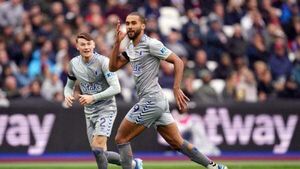 Dominic Calvert-Lewin strike gives Everton victory at West Ham