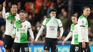 Being among teammates feels like a ‘safe place’ for Luis Diaz – Virgil van Dijk