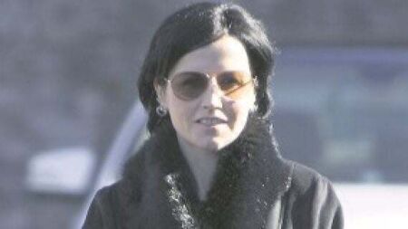 Case over Dolores O'Riordan alleged air rage incident settled