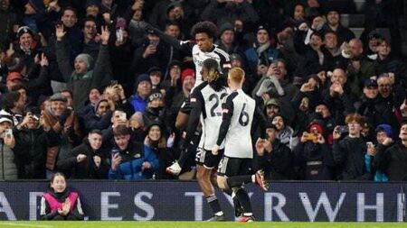 Late Willian penalty earns Fulham victory in five-goal thriller against Wolves