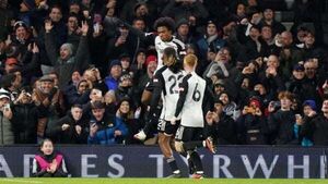 Late Willian penalty earns Fulham victory in five-goal thriller against Wolves