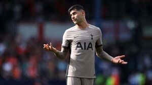 Ange Postecoglou has not had discipline talk with Cristian Romero after red card Ange Postecoglou has not had discipline talk with Cristian Romero after red card