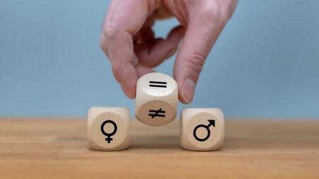 Almost three quarters of the top 1% of earners in 2022 were male