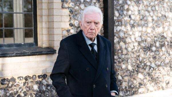 British actor Alan Ford (85) joins EastEnders as estranged father of Billy Mitchell