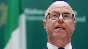 Minister warns rise in flu and Covid cases will increase pressure on hospitals Minister warns rise in flu and Covid cases will increase pressure on hospitals