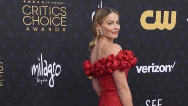 Margot Robbie and Emily Blunt choose lipstick red for Critics Choice Awards  - Entertainment - Laois Nationalist