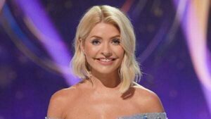 Holly Willoughby channels Mean Girls with Dancing On Ice outfit Holly Willoughby channels Mean Girls with Dancing On Ice outfit