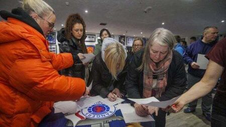 Letters urging DUP to stand firm signed in loyalist areas amid deal speculation