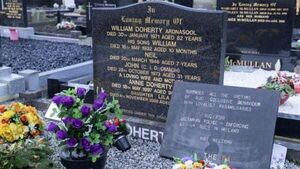 Plaque stolen from grave of RUC officer returned with inscription reading 'Up the RA' Plaque stolen from grave of RUC officer returned with inscription reading 'Up the RA'