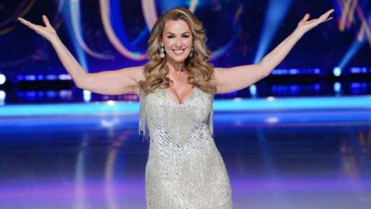 Injured soap star Claire Sweeney skates off Dancing On Ice