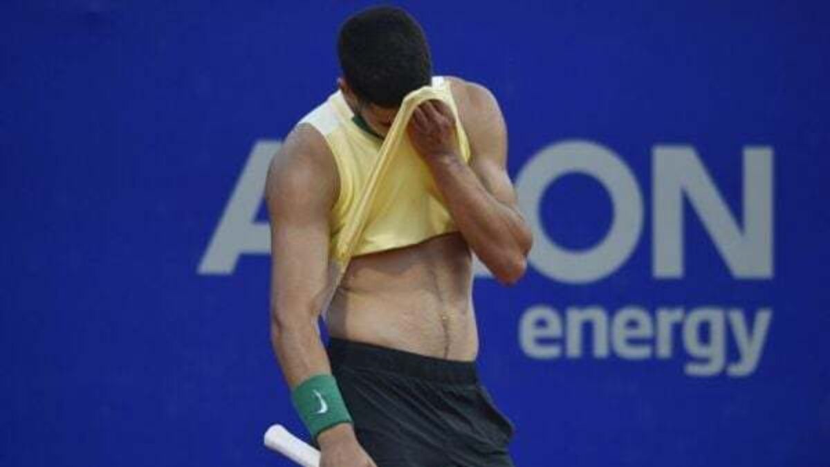 Carlos Alcaraz retires hurt in first round of Rio Open