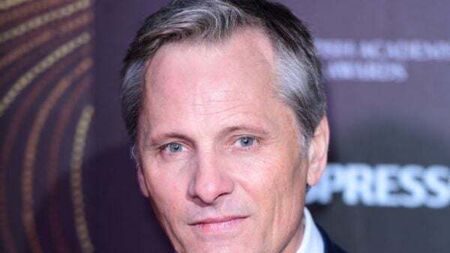 Viggo Mortensen shows support for Ukraine at Glasgow festival premiere