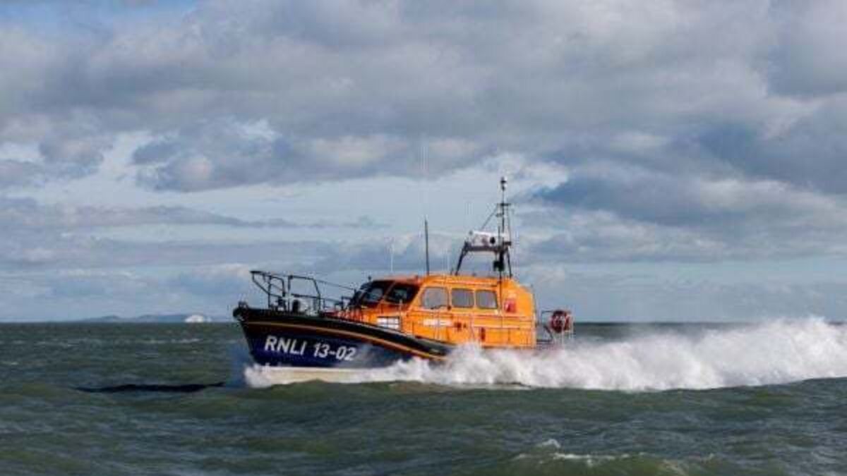 Pockets of air in coat kept girl afloat after she was swept out to sea