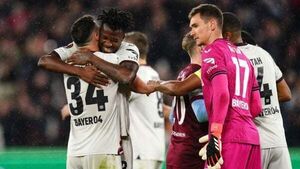 West Ham crash out of Europa League after Bayer Leverkusen draw West Ham crash out of Europa League after Bayer Leverkusen draw