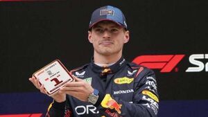 Max Verstappen denies Lewis Hamilton a sprint victory in China Max Verstappen denies Lewis Hamilton a sprint victory in China