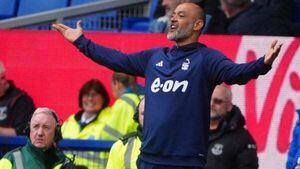 Nuno Espirito Santo says referees ‘not taking their own decisions’ due to VAR Nuno Espirito Santo says referees ‘not taking their own decisions’ due to VAR