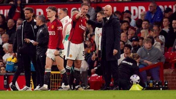 Jonny Evans hopes Man Utd do not sack Erik ten Hag after FA Cup glory