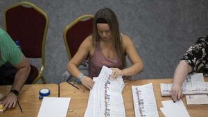 Elections: Early indications show tough day for Sinn Féin, smaller losses for Fine Gael, Fianna Fáil