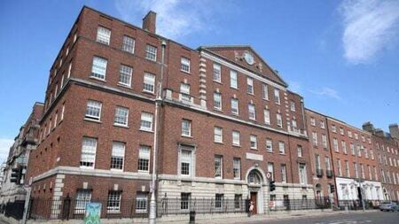 Fears railings at National Maternity Hospital were on the verge of collapsing