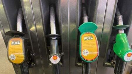 Price of fuel at the pumps shows monthly decline