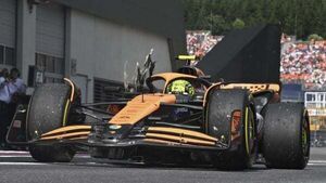 Lando Norris awaits Max Verstappen apology after costly clash in Austria Lando Norris awaits Max Verstappen apology after costly clash in Austria
