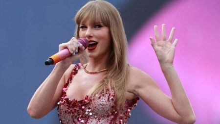 Taylor Swift 'still smiling' after Dublin shows