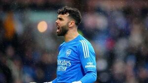 Arsenal sign Spain goalkeeper David Raya on permanent deal from Brentford Arsenal sign Spain goalkeeper David Raya on permanent deal from Brentford