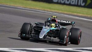 Lewis Hamilton delights Silverstone crowd with victory at British Grand Prix Lewis Hamilton delights Silverstone crowd with victory at British Grand Prix