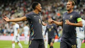 Trent Alexander-Arnold backs Harry Kane amid clamour for captain to be dropped Trent Alexander-Arnold backs Harry Kane amid clamour for captain to be dropped