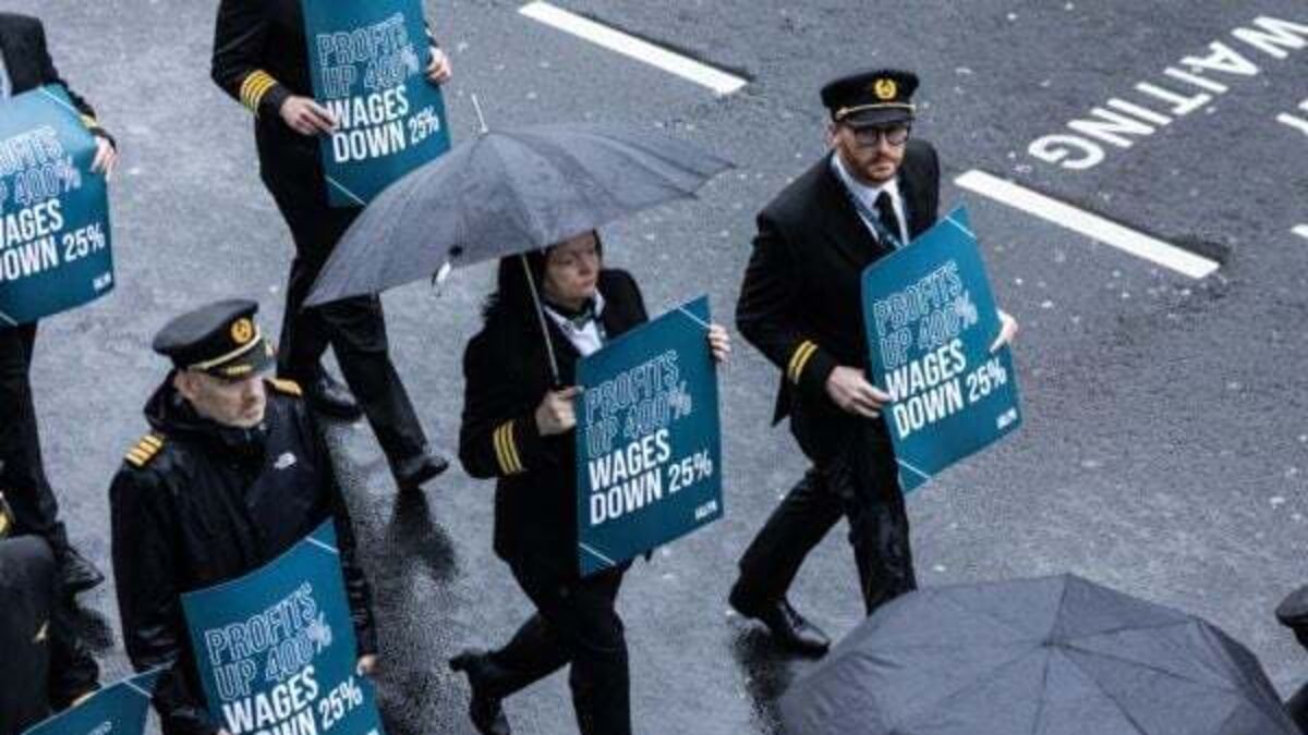 Minister urges Aer Lingus pilots to accept pay recommendation