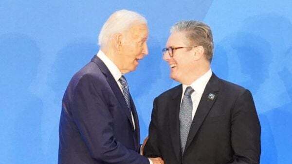 Starmer gives Biden Arsenal shirt to cement ‘very special’ relationship with US