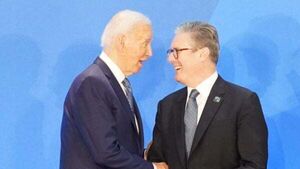 Starmer gives Biden Arsenal shirt to cement ‘very special’ relationship with US Starmer gives Biden Arsenal shirt to cement ‘very special’ relationship with US