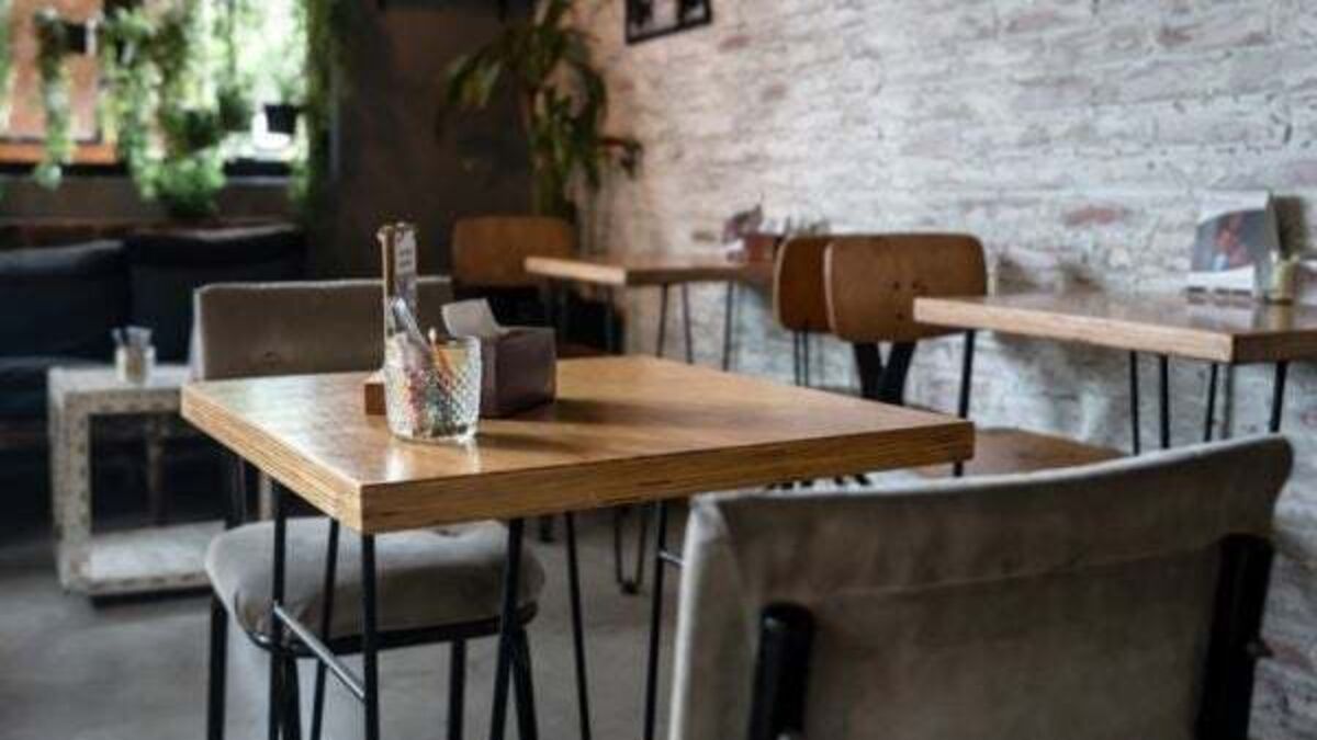 Almost 600 restaurants and cafés were forced to close in the last year