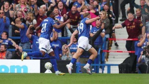 Liam Delap’s fine strike not enough for Ipswich as Fulham claim a point