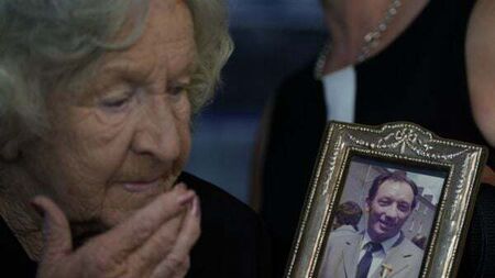 Garda who was stabbed during domestic incident receives medal for bravery