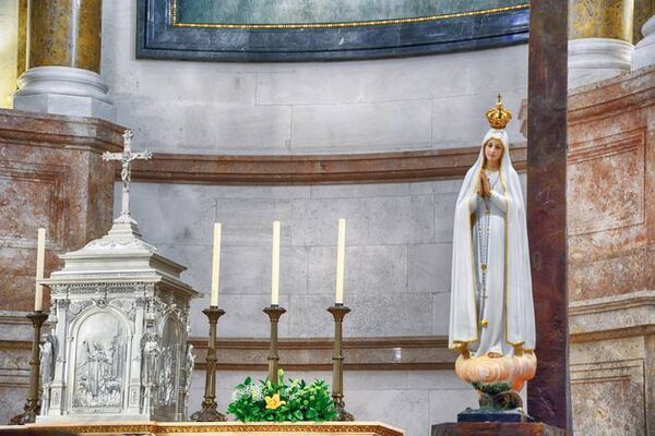 Altar inside The Basilica of Our Lady of the Rosary in Fatima, Portugal Altar inside The Basilica of Our Lady of the Rosary in Fatima, Portugal
