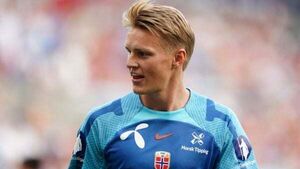 Arsenal’s Martin Odegaard limps out of Norway win with apparent ankle injury