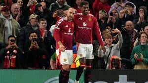 Manchester United held to draw by FC Twente in Europa League Manchester United held to draw by FC Twente in Europa League