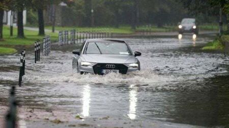 Heavy rain warning extended to more counties as Met Éireann predicts flooding
