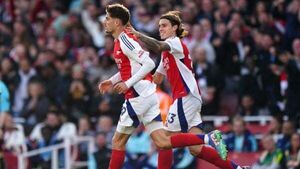 Arsenal hit back to see off Southampton and keep the pace at the top Arsenal hit back to see off Southampton and keep the pace at the top