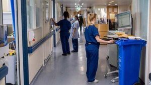 Hospital overcrowding: 417 patients waiting for beds Hospital overcrowding: 417 patients waiting for beds