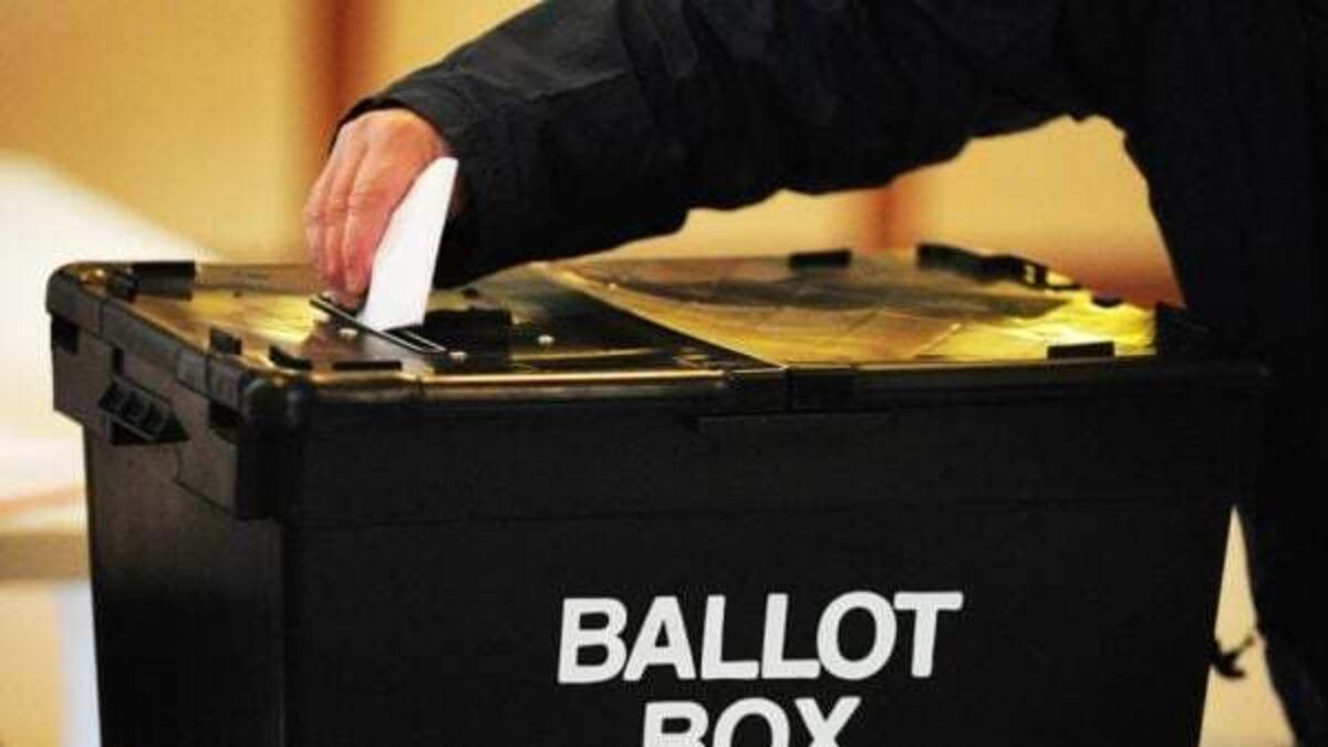 Taoiseach criticised for 'inaction' on calling general election in messages from public