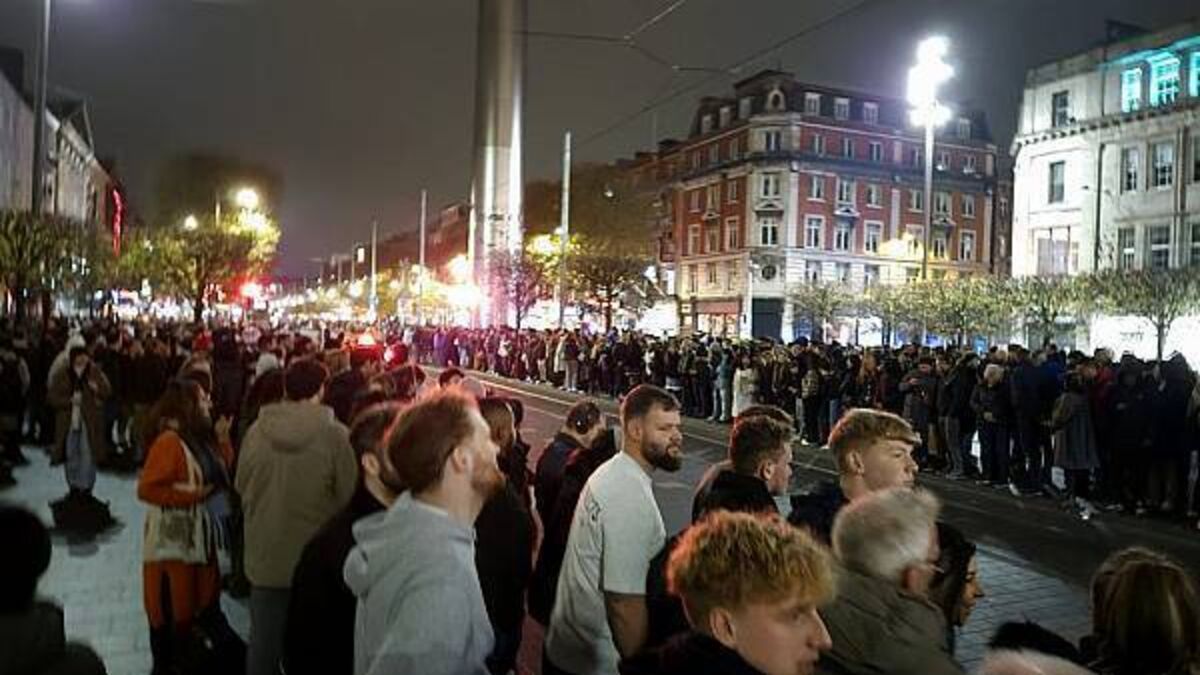 Huge crowd gathers on O'Connell Street for non-existent Halloween parade